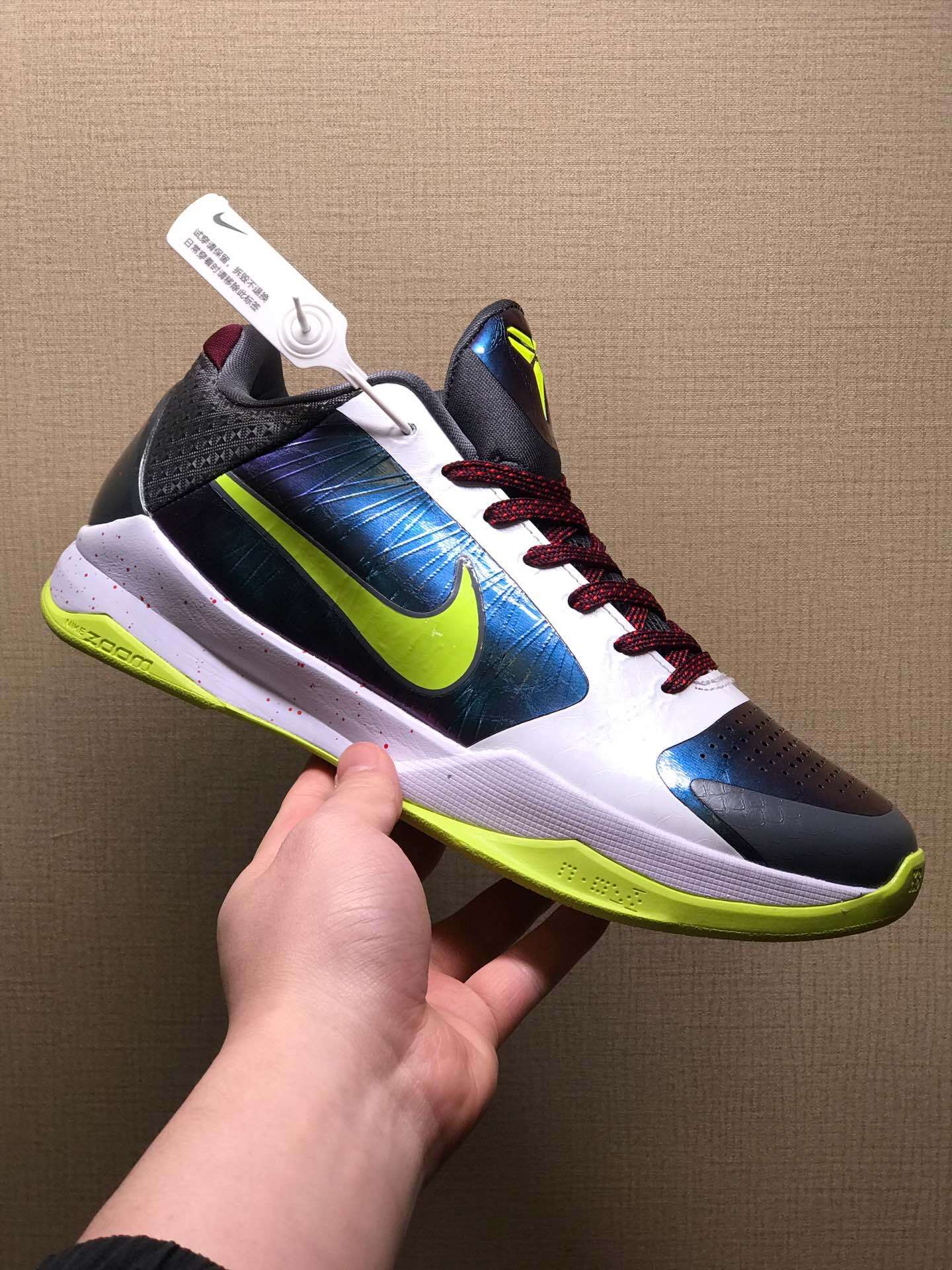 NikeZoomKobe5_Kobe5_ChaosColorway_DarkJoker_BasketballShoes_KobeBryantSignature_ZoomTechnology_LimitedEditionSneakers_PerformanceShoes_ClassicRetro_1747390195864_0.jpg